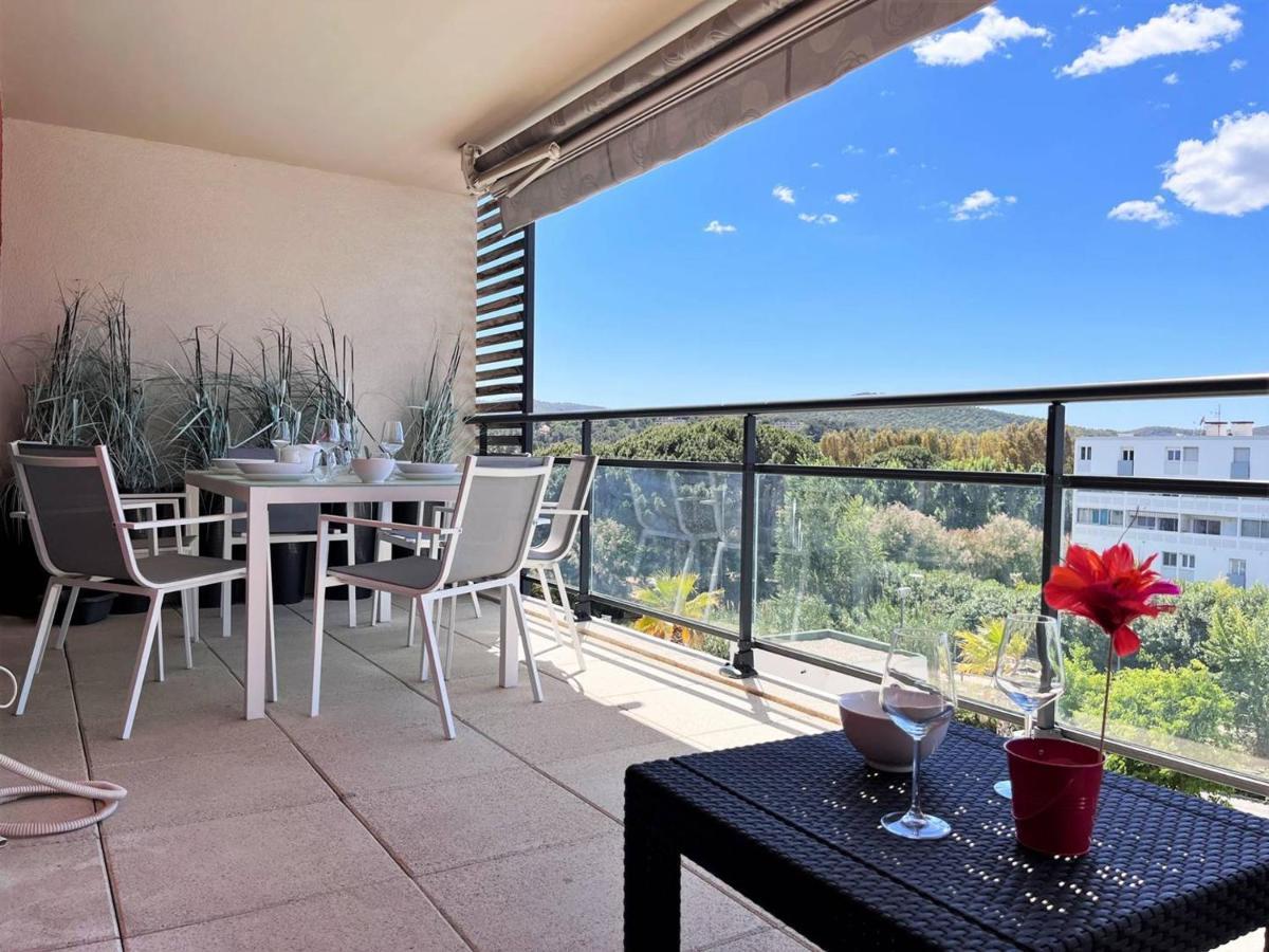 Charmant T2 Climatise Avec Grande Terrasse, Piscine Et Parking Privatif, Proche Plage Et Commerces. - Fr-1-251-441 Le Lavandou Buitenkant foto