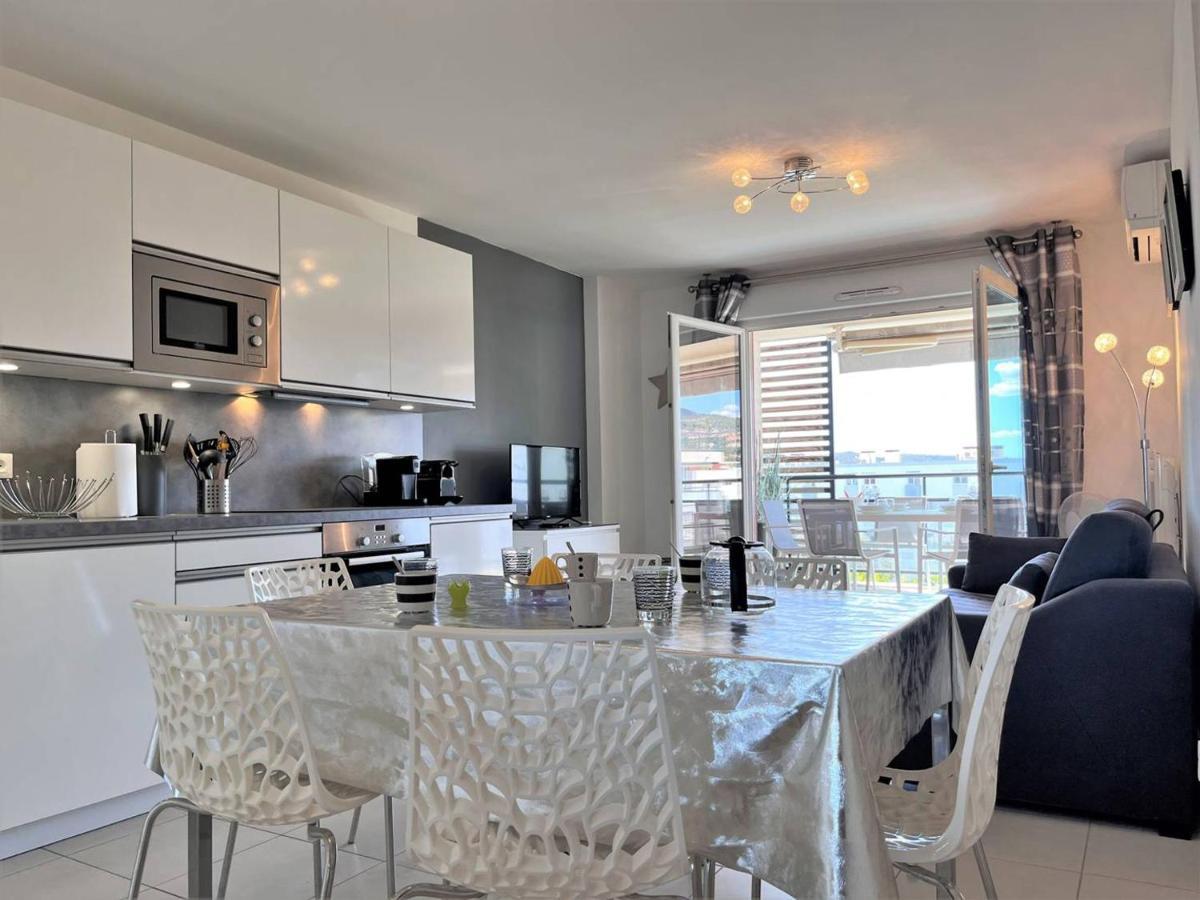 Charmant T2 Climatise Avec Grande Terrasse, Piscine Et Parking Privatif, Proche Plage Et Commerces. - Fr-1-251-441 Le Lavandou Buitenkant foto
