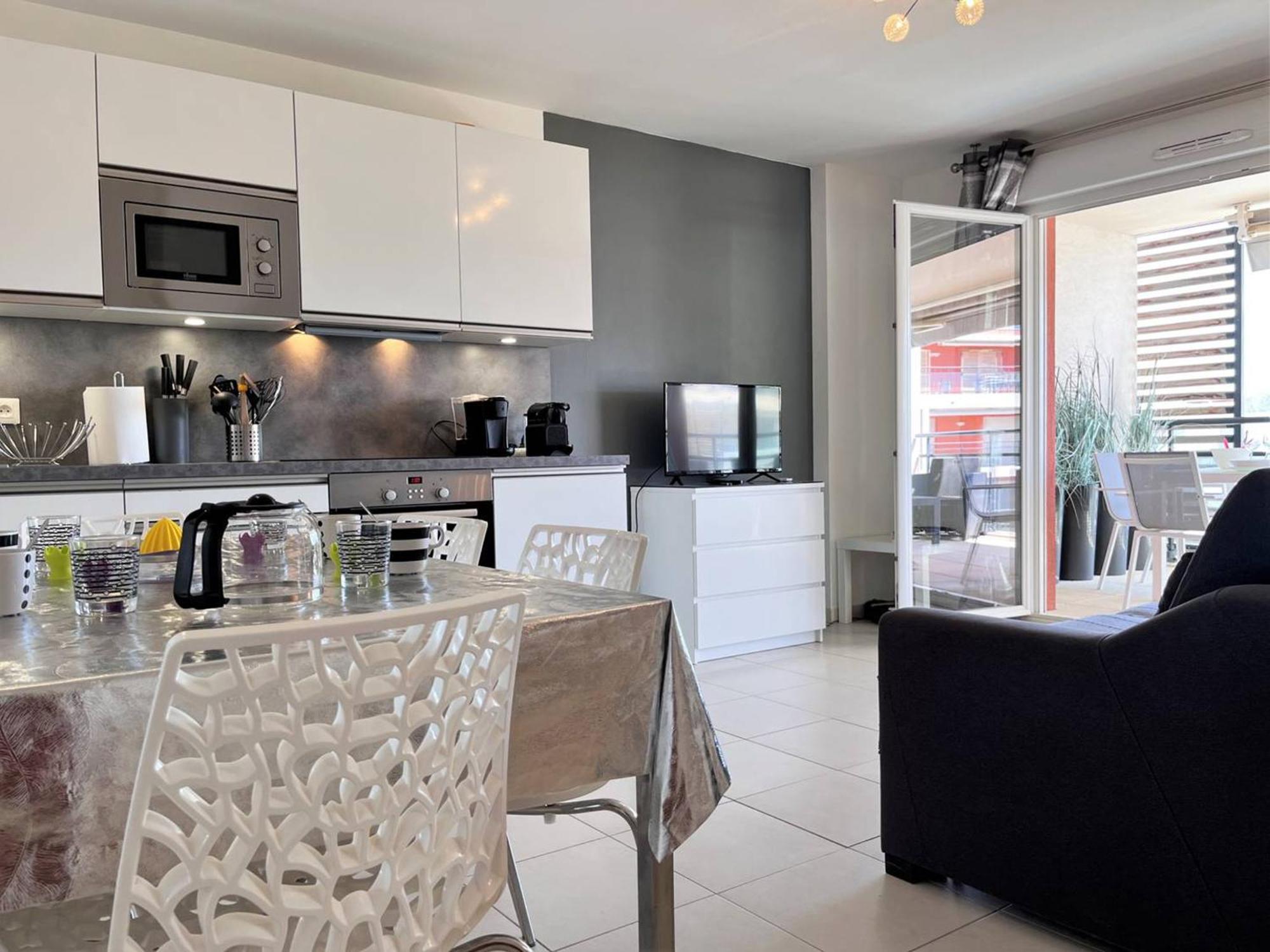 Charmant T2 Climatise Avec Grande Terrasse, Piscine Et Parking Privatif, Proche Plage Et Commerces. - Fr-1-251-441 Le Lavandou Buitenkant foto